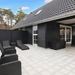 6 Person In Laeso-by Traum