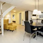 6 Person In Laeso-by Traum